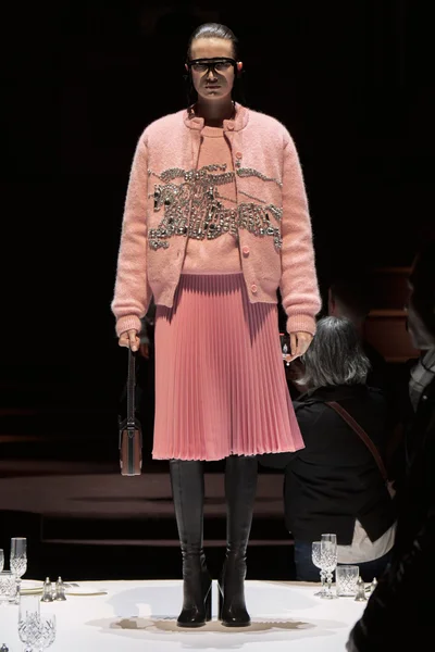 Look 10